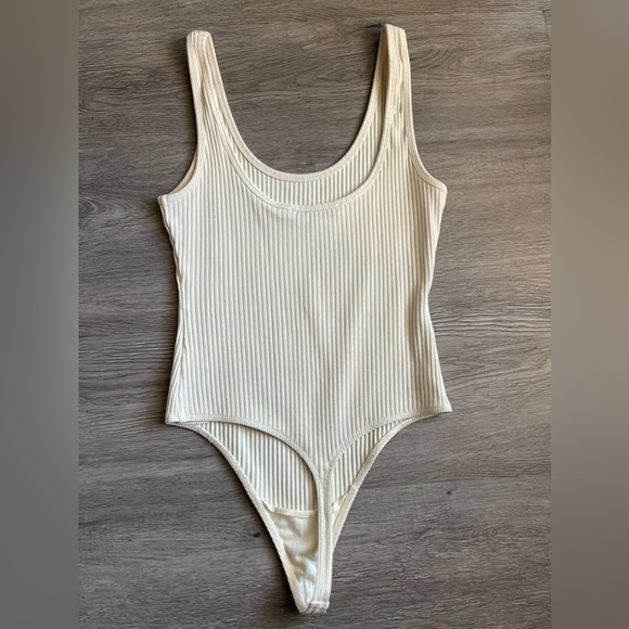 Aritzia | Wilfred free | ribbed bodysuit | size small | like new condition - Picture 2 of 3